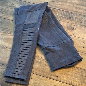 Alo Women’s Gray Leggings with Ribbed Detail